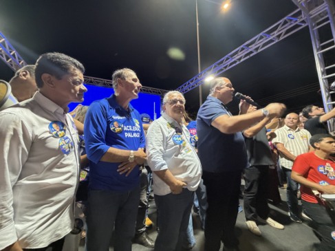 Jair Farias faz comício lotado na região sul em Palmas; Eduardo Gomes reforça eleição de aliado: “um amigo leal e um político correto”