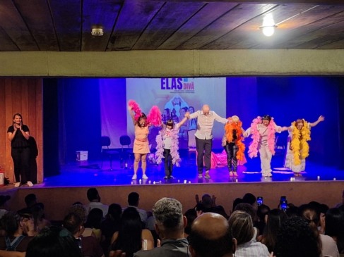 Comédia sobre afetos e recomeços, “TinderElas no Divã” terá apresentação gratuita em Palmas dia 23