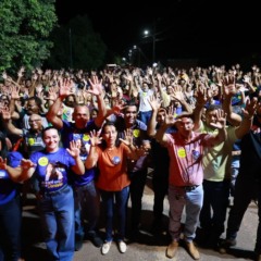 Dentre os principais nomes para C&acirc;mara Federal, Ricardo Ayres &eacute; recebido por centenas de moradores em Nazar&eacute;