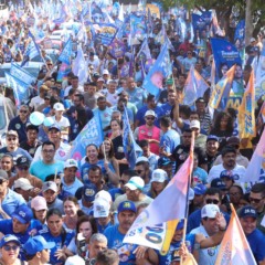 Com prefeito, Wanderlei e aliados majorit&aacute;rios, Dorinha leva multid&atilde;o &agrave; Avenida Tocantins e discursa no carro de som: &ldquo;a maior pesquisa &eacute; essa&rdquo;
