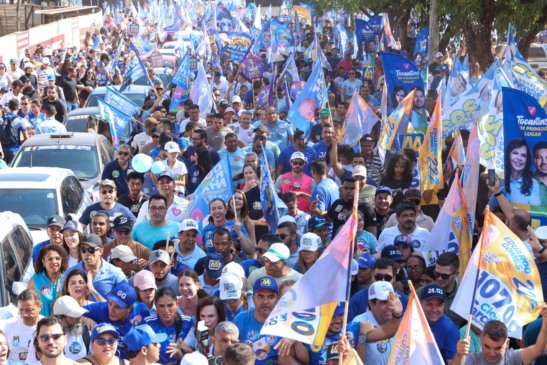 Com prefeito, Wanderlei e aliados majoritários, Dorinha leva multidão à Avenida Tocantins e discursa no carro de som: “a maior pesquisa é essa”