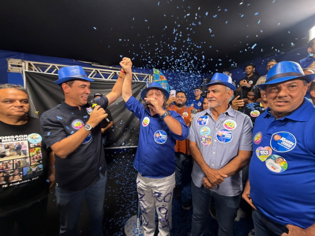 Já no estilo azulão, Vicentinho anuncia Ksarin com elogios: “passe pra dentro e construa seu projeto que aqui ninguém quer desconstruir ninguém” Já no estilo azulão, Vicentinho anuncia Ksarin com elogios: “passe pra dentro e construa seu projeto que aqui ninguém quer desconstruir ninguém”