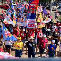 Caminhada de Lula mobiliza Taquaralto, destaca benef&iacute;cios e programas e K&aacute;tia vai pra cima: &ldquo;N&atilde;o vamos permitir retrocesso&rdquo;