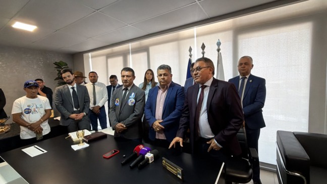 Folha retira nome e adere à candidatura de Marilon à reeleição na presidência da Câmara com apoio de 17 e ajuda de Eduardo Siqueira