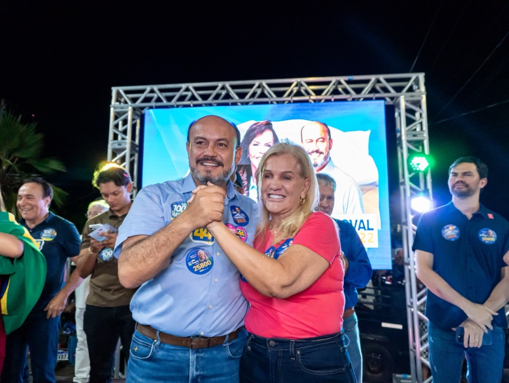Ângela da FACIT e Sandoval Cardoso fazem ato em Araguaína Ângela da FACIT e Sandoval Cardoso fazem ato em Araguaína