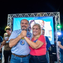 &Acirc;ngela da FACIT e Sandoval Cardoso fazem ato em Aragua&iacute;na