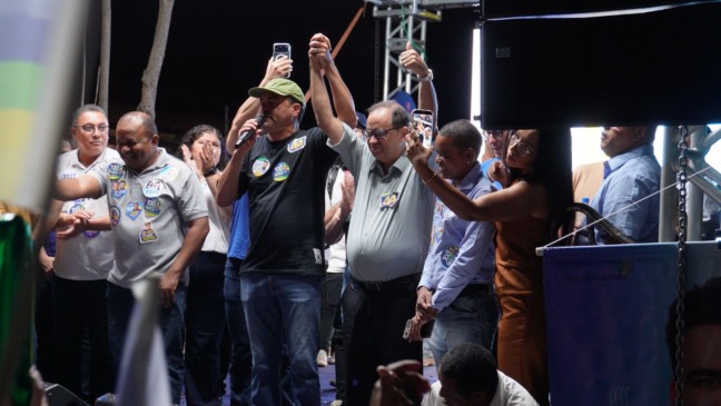 Wanderlei aparece de surpresa em palanque e reforça apoio a Eli Borges ao Senado
