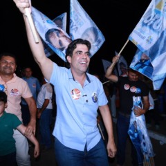 Com campanha em 123 munic&iacute;pios e 51 prefeitos aliados, Ricardo Ayres entra na reta final como um dos favoritos