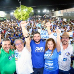 Milhares se re&uacute;nem em Anan&aacute;s em apoio a Jair Farias: &ldquo;Voc&ecirc;s v&atilde;o me colocar no Congresso Nacional&rdquo;