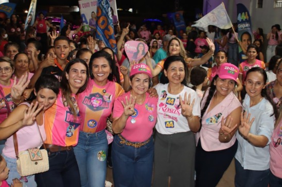 Karynne Sotero e prefeita Fátima Coelho durante a caminhada “Mulheres com Dorinha”, em Guaraí.