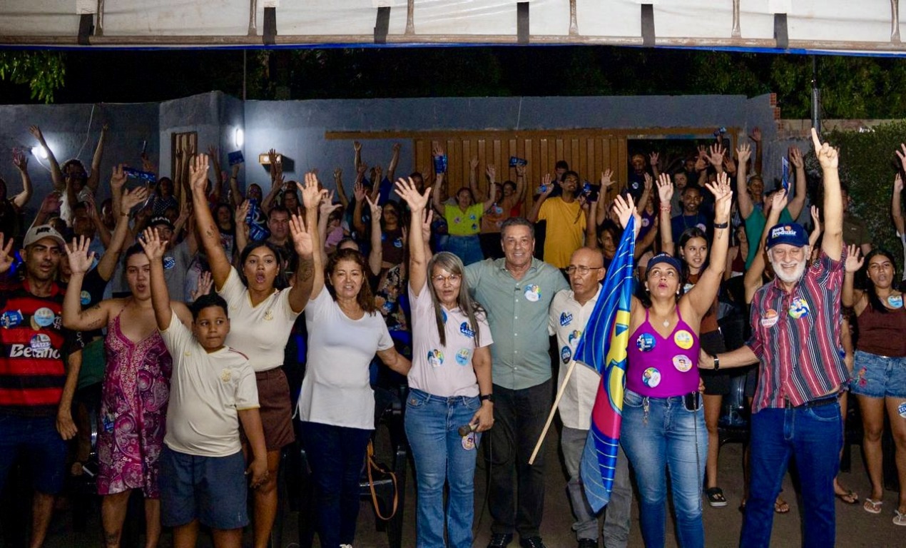 Vereadora Ana Luísa reúne moradores e lideranças em sua residência durante encontro com Vanderlei Luxemburgo em Miranorte.