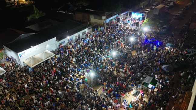 Em plena segunda-feira, Vanda Monteiro reúne mais de 10 mil pessoas em encerramento de campanha