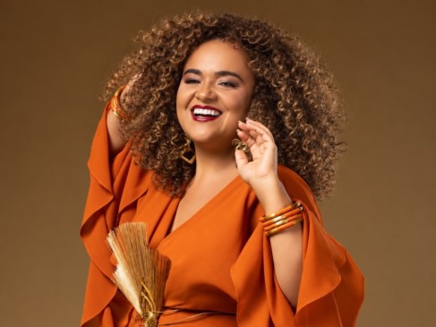 Núbia Dourado