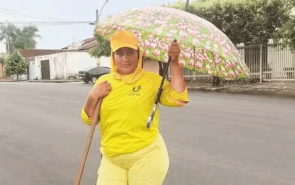 “A vida já é dura, tem que trabalhar feliz”: gari viraliza dançando durante expediente no sul do TO