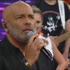 Equipes da FAB e dos bombeiros fazem buscas pelo helic&oacute;ptero em que viajavam Rick, da dupla com Renner, e outras 3 pessoas &mdash; Foto: Jornal Nacional/ Reprodu&ccedil;&atilde;o