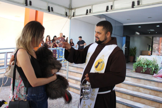 Escola de Palmas promove Bênção aos Animais e feira de adoção em alusão ao Dia de São Francisco de Assis
