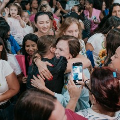 Dorinha ouve hist&oacute;rias de dor e supera&ccedil;&atilde;o e assume compromissos diante de mais de mil mulheres