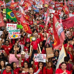 Milhares de apoiadores de Lula ocupam ruas de Palmas em busca de virada no segundo turno