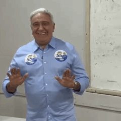 Primeiro candidato ao Governo a votar, Laurez Moreira demonstra confian&ccedil;a: "sentimento de dever cumprido"