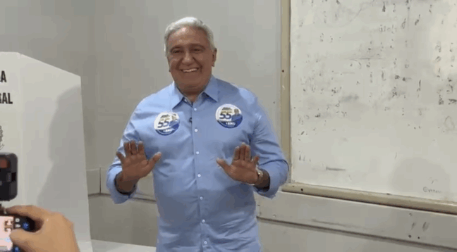 Primeiro candidato ao Governo a votar, Laurez Moreira demonstra confiança: "sentimento de dever cumprido"
