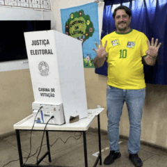 Deputado estadual mais votado do Tocantins, Eduardo Fortes registra voto e destaca exerc&iacute;cio da democracia