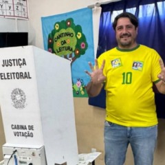 Deputado estadual mais votado do Tocantins, Eduardo Fortes registra voto e destaca exerc&iacute;cio da democracia