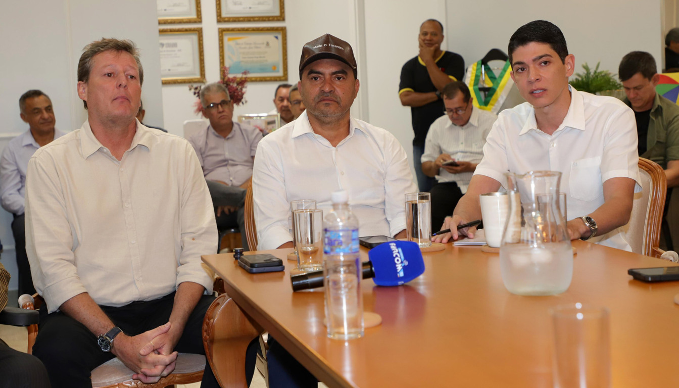 Reunião com representantes do Governo do Estado, da Prefeitura de Paraíso do Tocantins e da BRK discutiu medidas emergenciais para o abastecimento de água - Foto: Ademir dos Anjos/ Governo do Tocantins 
