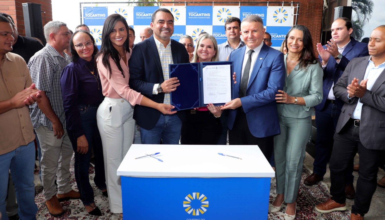 Governador Wanderlei Barbosa entrega 19 caminhonetes para fortalecer a rede de assistência social em municípios tocantinenses - Foto: Aldemar Ribeiro/Governo do Tocantins