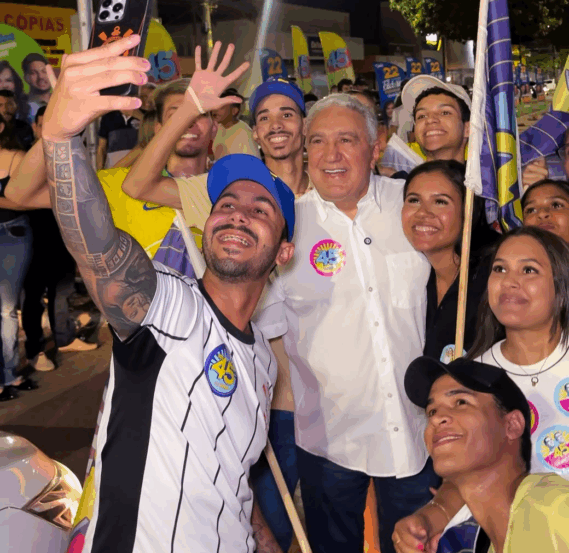 Laurez Moreira participa de adesivaço em Gurupi em apoio a Vicentinho Júnior