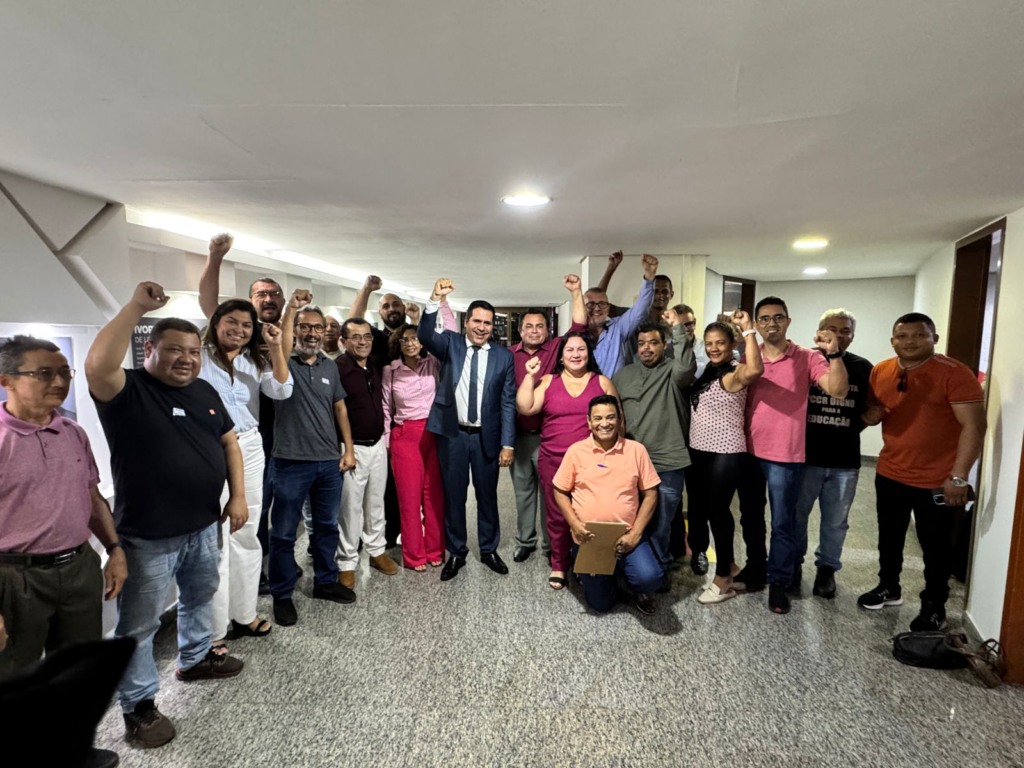 Marcus Marcelo homenageia professores, destaca PCCR e assegura que seguirá como voz ativa na defesa da categoria Marcus Marcelo homenageia professores, destaca PCCR e assegura que seguirá como voz ativa na defesa da categoria