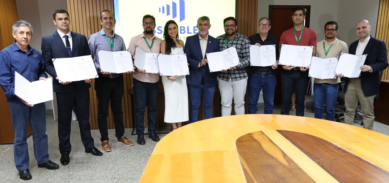 Assembleia empossa mais 10 novos servidores aprovados no concurso público Assembleia empossa mais 10 novos servidores aprovados no concurso público
