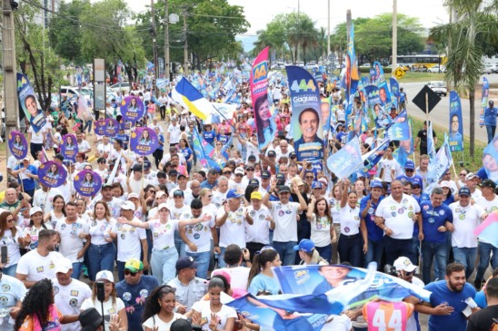 Dorinha encerra com multidão na Avenida JK, se emociona com neto no colo ao som do hino do Tocantins e manda recado a indecisos