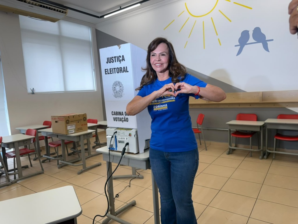 Acompanhada por aliados, Dorinha vota em Palmas e diz estar confiante na vitória: “não sou aventureira nem personagem” Acompanhada por aliados, Dorinha vota em Palmas e diz estar confiante na vitória: “não sou aventureira nem personagem”