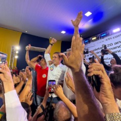 Vicentinho recebe ades&atilde;o de 124 vereadores onde candidatura come&ccedil;ou, critica pesquisas e diz que se eleito ser&aacute; governador de todos: &ldquo;Aqui ningu&eacute;m vai soltar a m&atilde;o de ningu&eacute;m&rdquo;