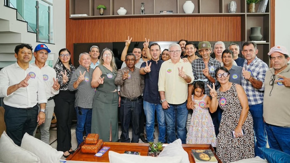 Irmão de Laurez, prefeito de Dueré e comitiva também vão para o palanque de Vicentinho Irmão de Laurez, prefeito de Dueré e comitiva também vão para o palanque de Vicentinho