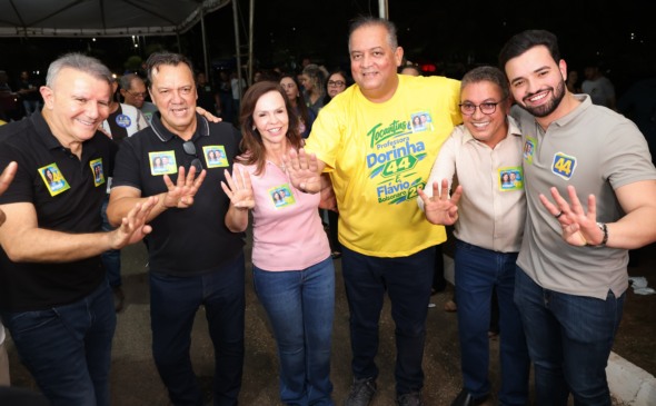 “Um governo feito para a população, e não para interesses pessoais”, destaca Eduardo Gomes em adesivaço de Dorinha, no Espaço Cultural