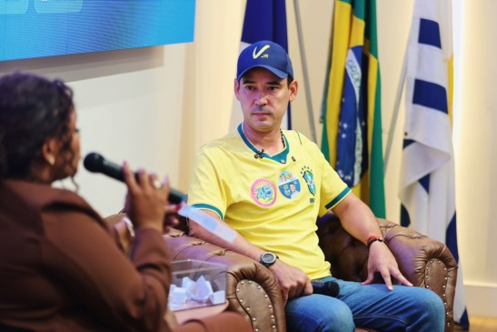Vicentinho defende redução de impostos e crédito para pequenos negócios em sabatina na Acipa