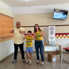 Eduardo Gomes vota acompanhado de Dorinha, prefeito e familiares e faz balan&ccedil;o do 2&ordm; turno