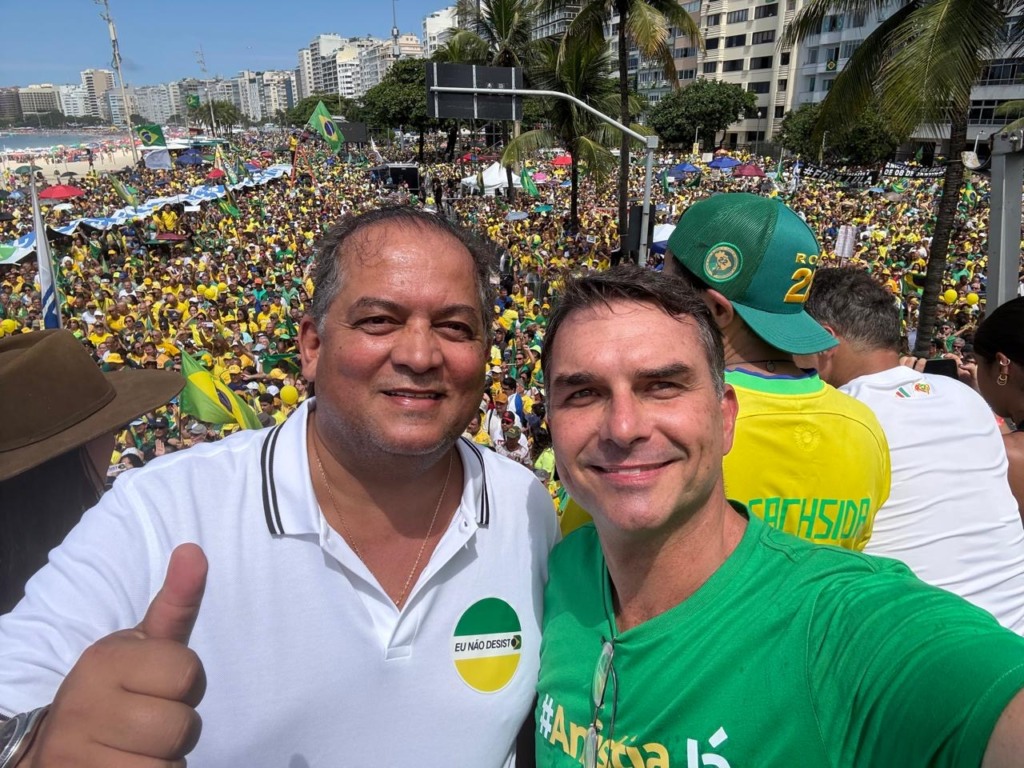 Cotado como ministeriável pela imprensa nacional, Eduardo Gomes afirma que não houve convite e diz estar focado 24h nas campanhas de Flávio Bolsonaro e Dorinha Cotado como ministeriável pela imprensa nacional, Eduardo Gomes afirma que não houve convite e diz estar focado 24h nas campanhas de Flávio Bolsonaro e Dorinha