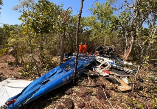 Aeronave caiu em morro na zona rural — Foto: Ana Paula Rehbein/TV Anhanguera