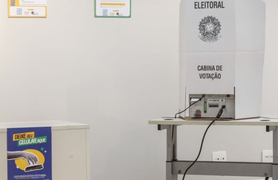 Três eleitores são suspeitos de usar celular na cabine e divulgar imagens do voto no Tocantins